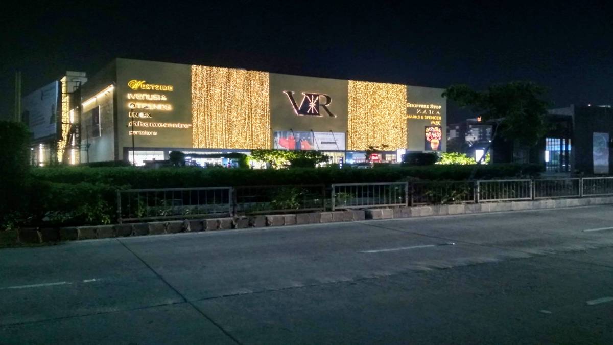Local Attractions Near Hotel VD Rooms